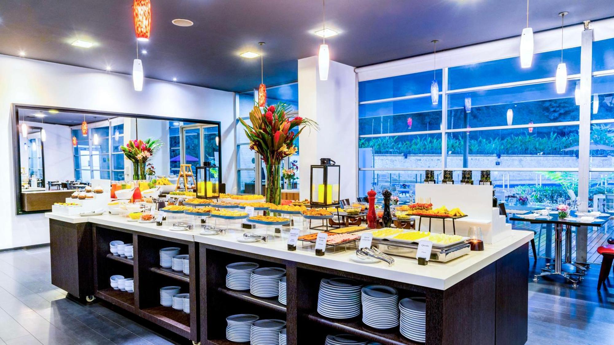 Hotel NH Collection Medellin Royal Esterno foto