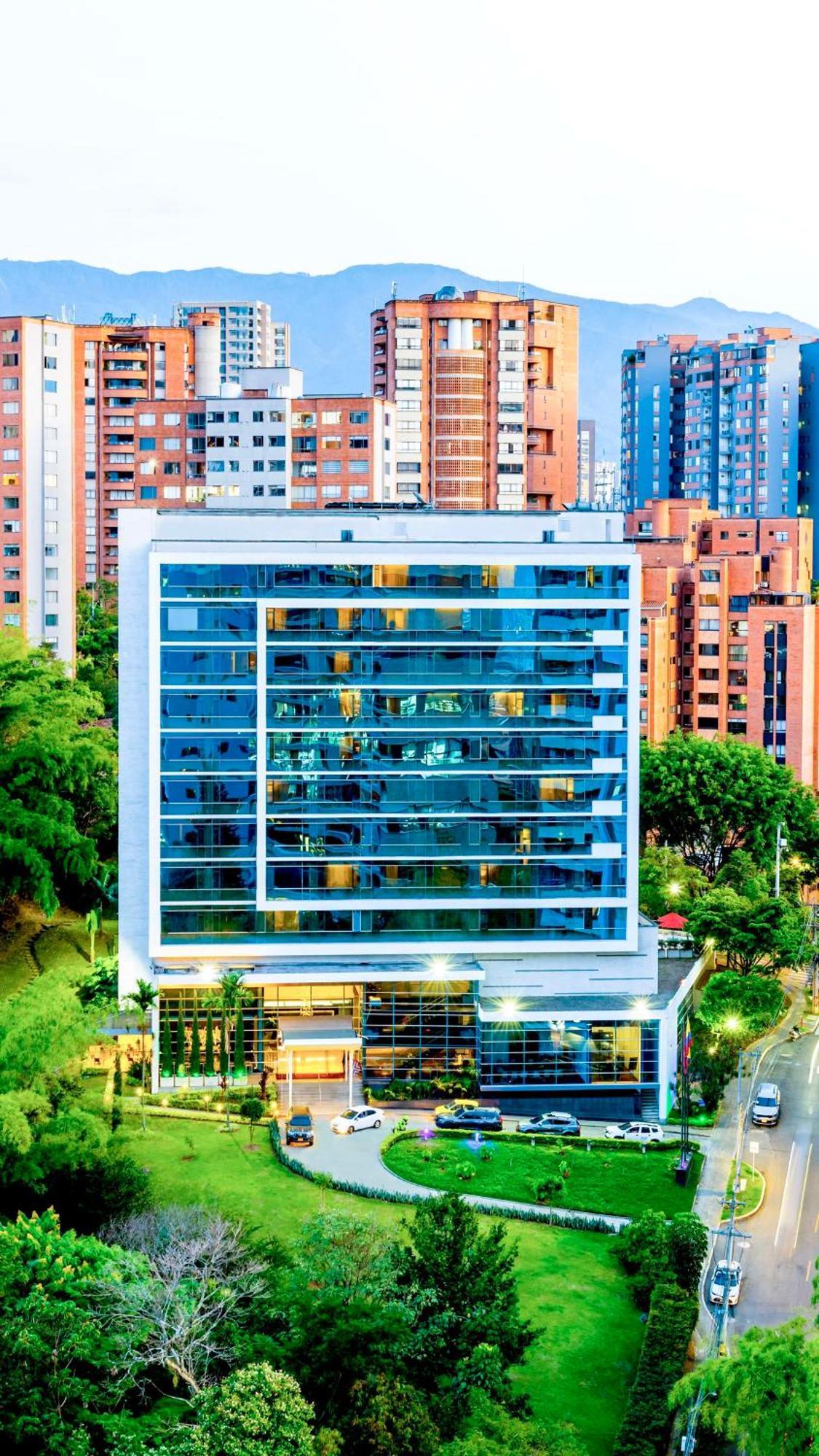 Hotel NH Collection Medellin Royal Esterno foto